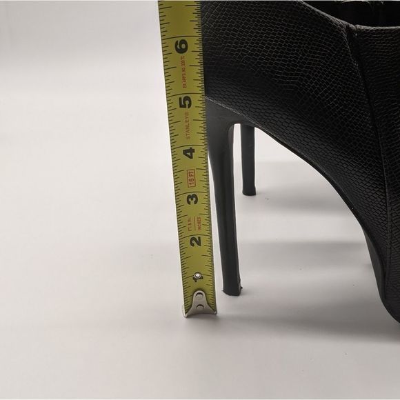 Steve Madden Crocodile Nile Black Peep Toe 5" Stilettos Sz 11 EUC - Picture 12 of 14